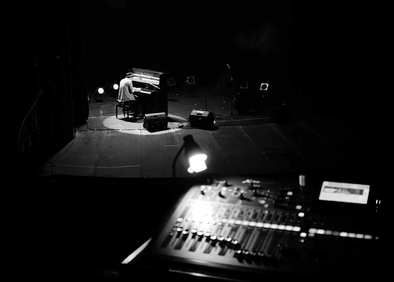 Adam Ben Ezra stage detail