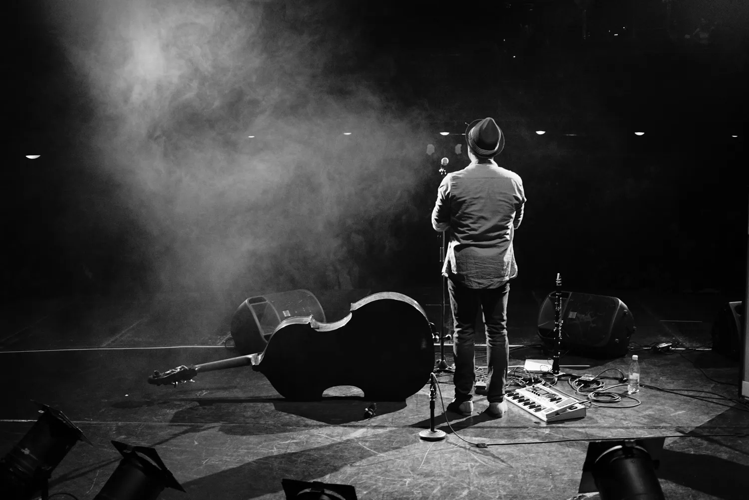 Adam Ben Ezra performing in low light