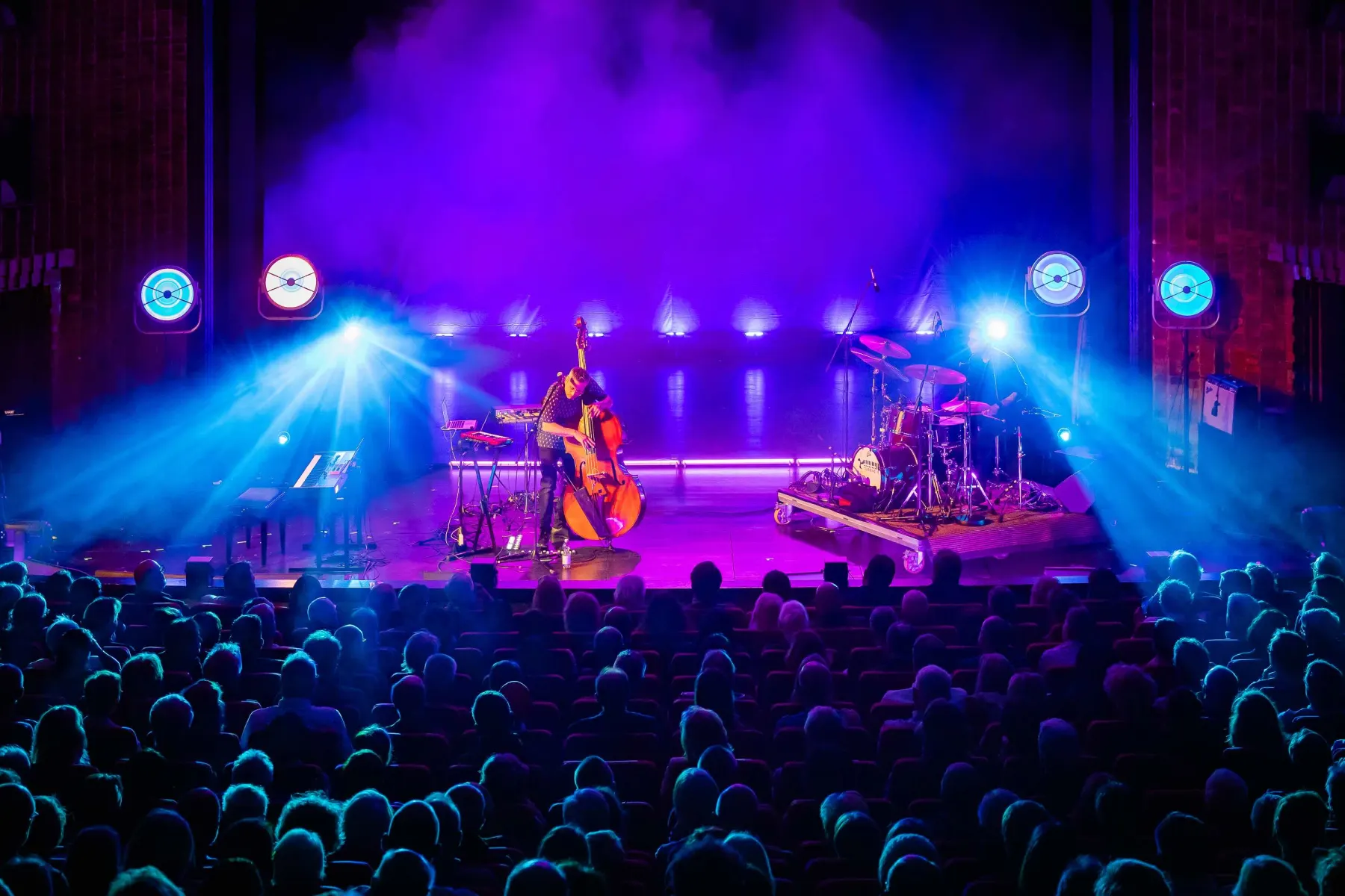 Adam Ben Ezra performing live